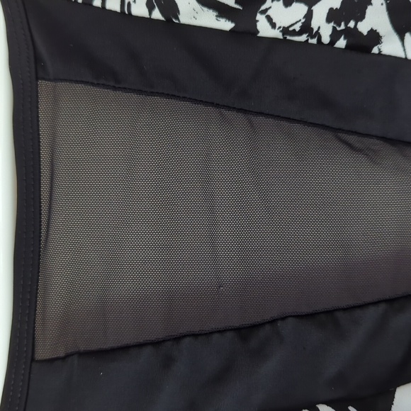 Time and Tru Mesh Floral One Piece Swimsuit XL Black White FLAW 16/18 - Picture 16 of 16